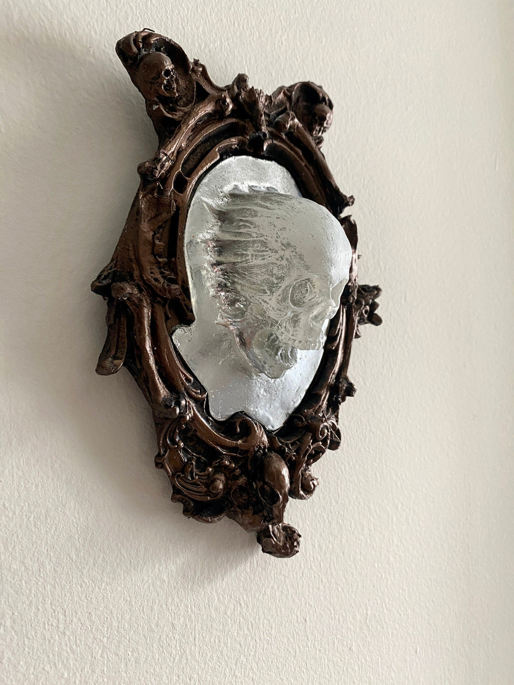 Spooky "Spectral Skull" in the Mirror Plaque