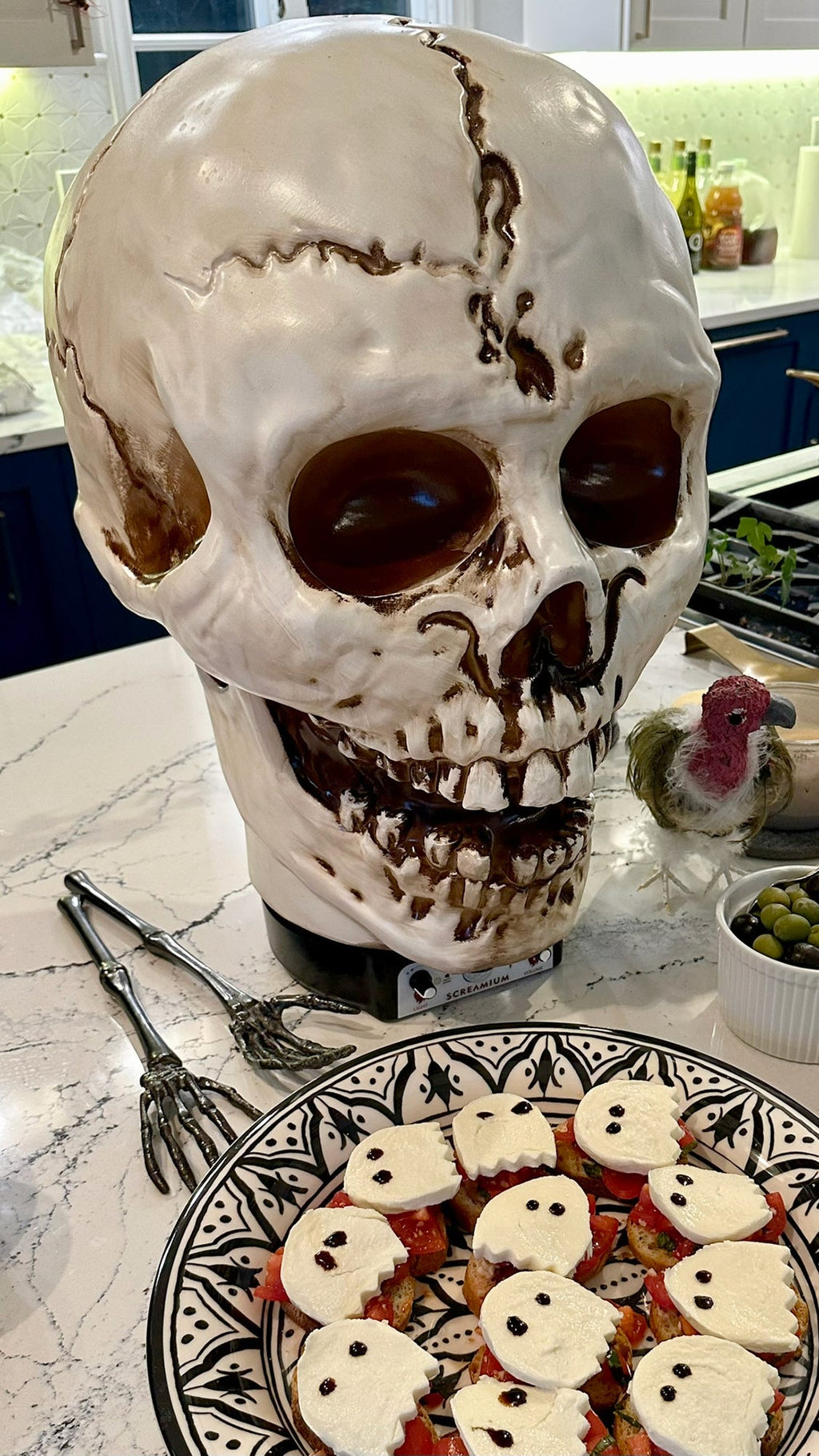 Spooky 20" Giant Skull Animatronic Lamp Prop