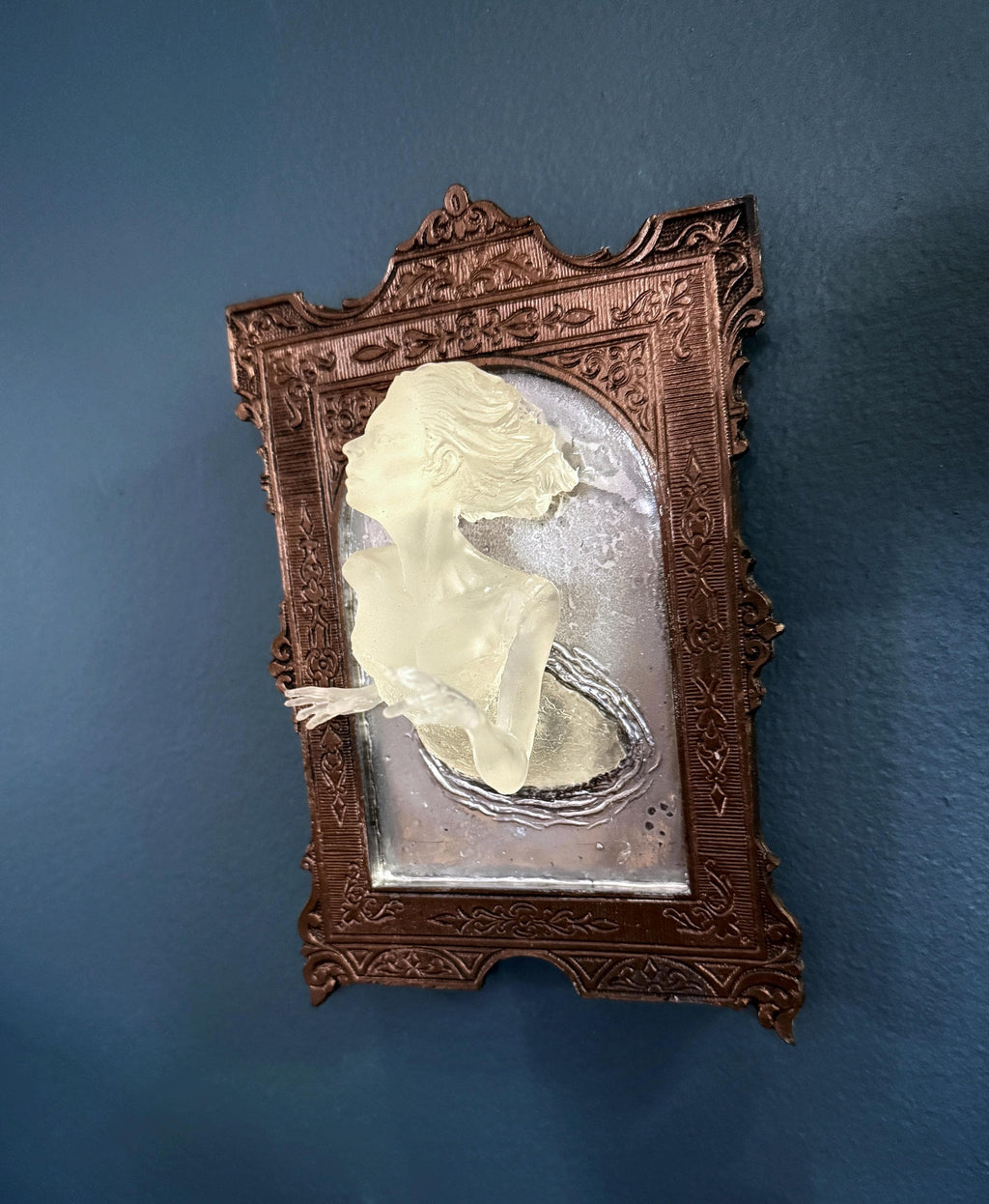 Spooky Glow-in-the-Dark "Ghost in the Mirror" Plaque